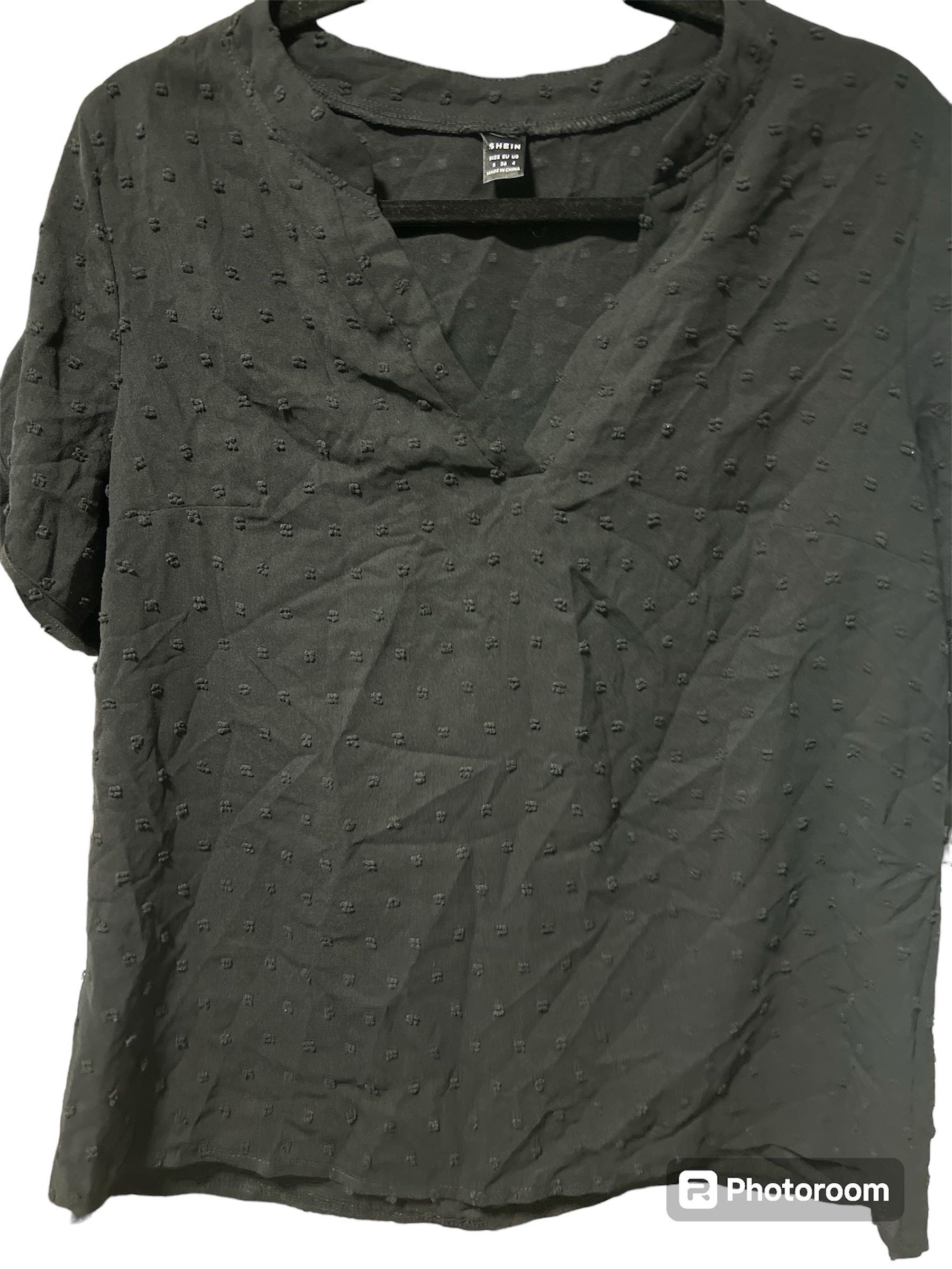 Blusa de lunares con hombros descubiertos 