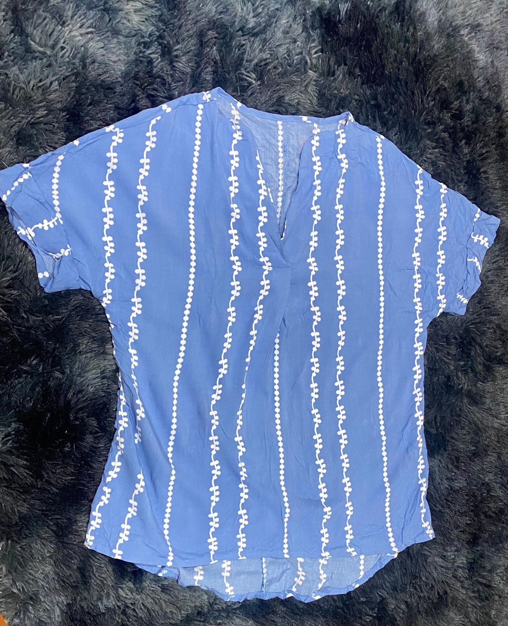 Blusa azul estampada tribal