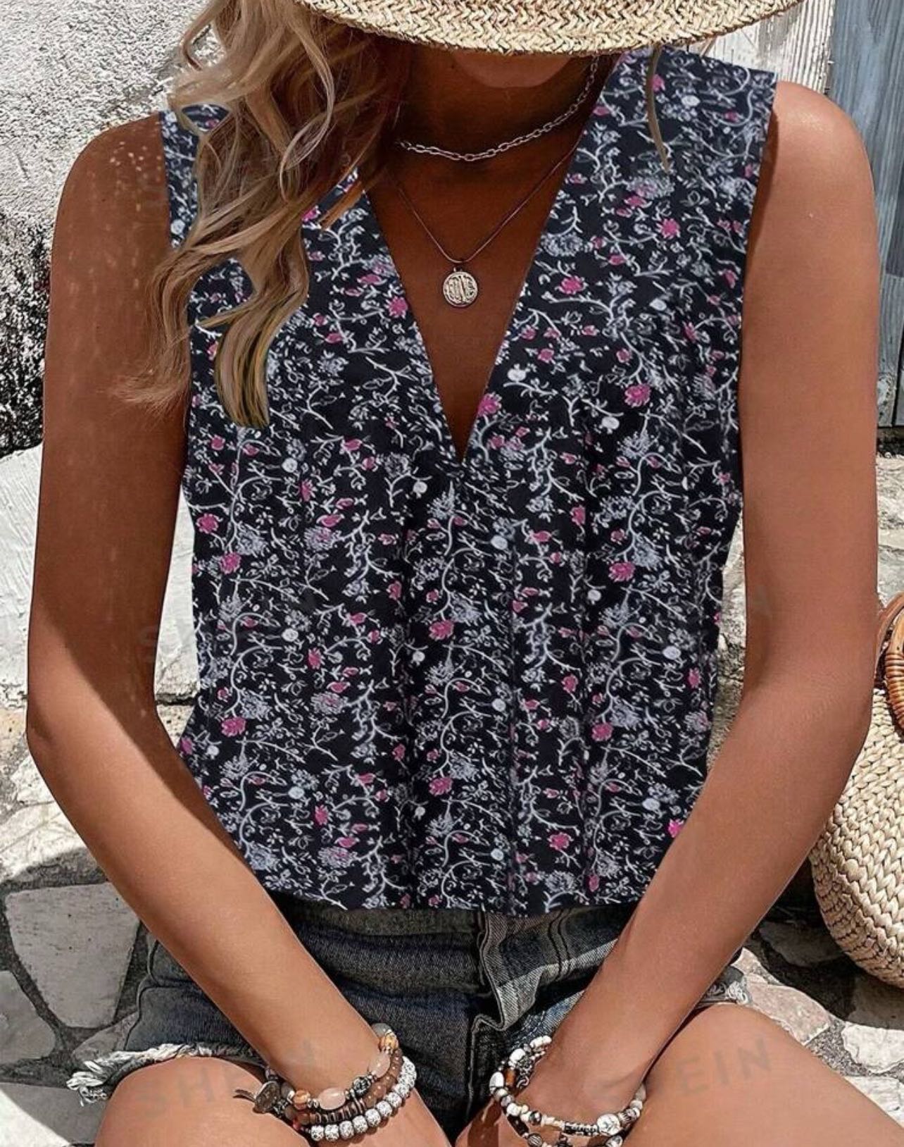 Camisa sin manga con estampado de pequeñas flores 
