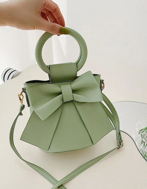 Cartera Verde con Moño