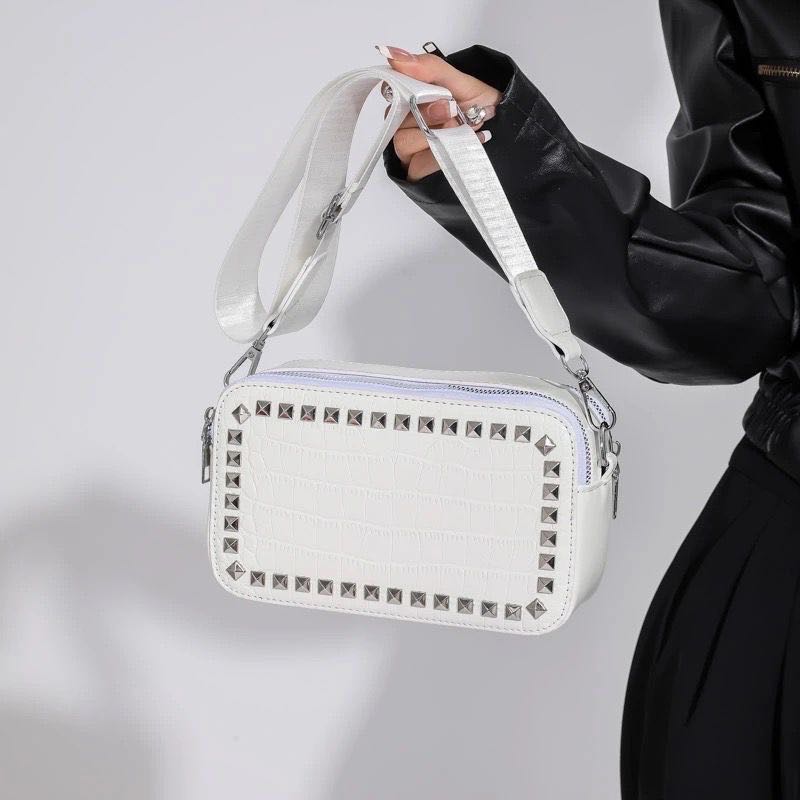 Bolso rock taches blanco✨
