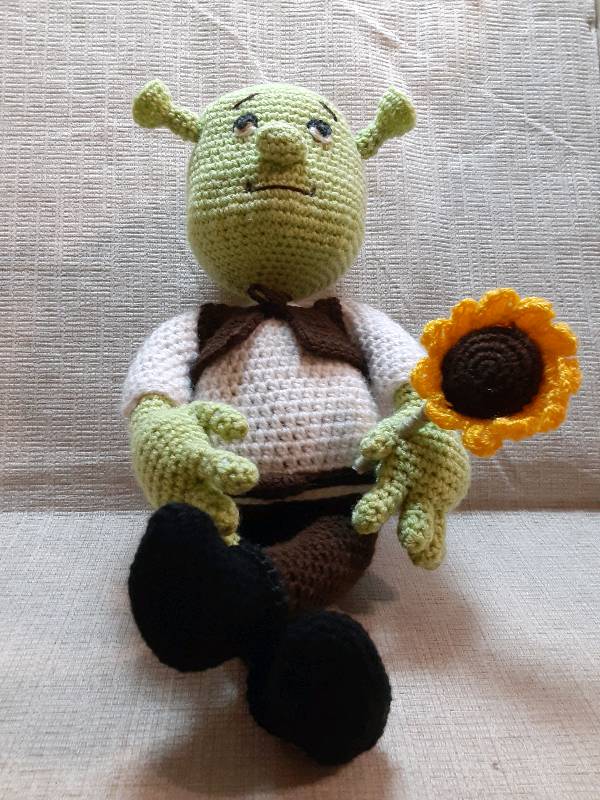 Shrek con girasol en San Fernando,Buenos Aires