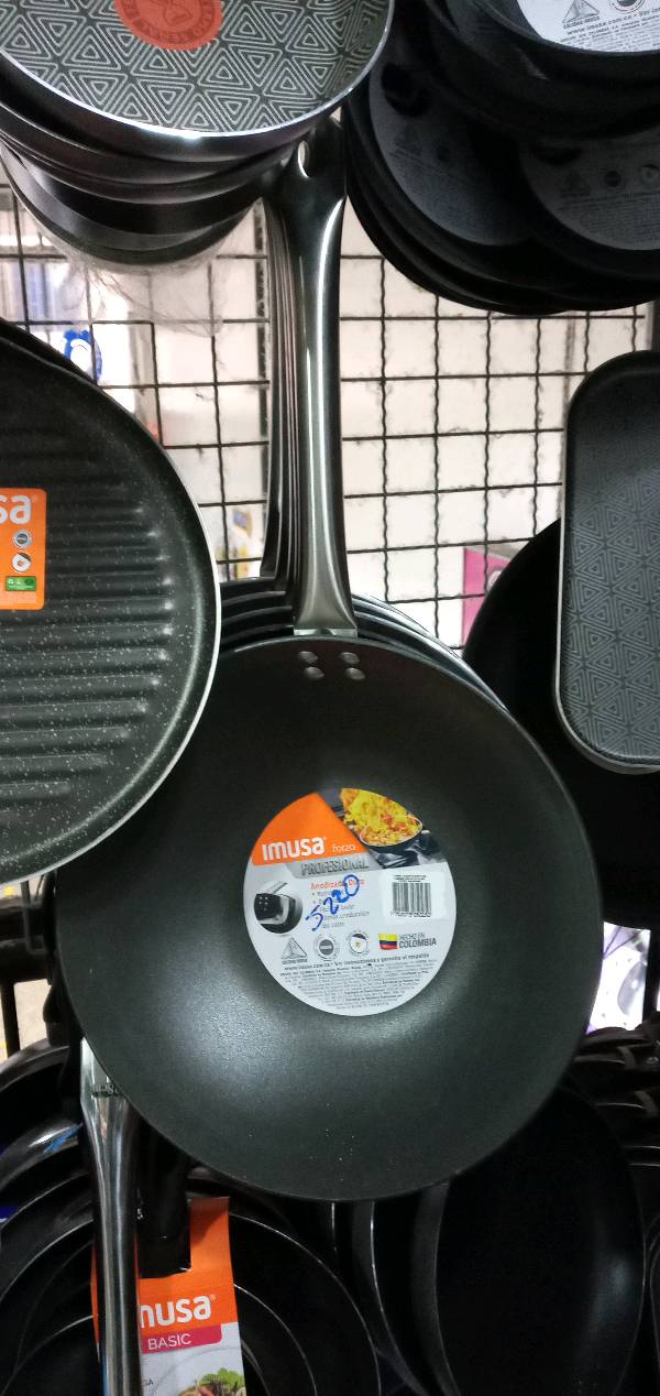frying_pan, wok, motor_scooter