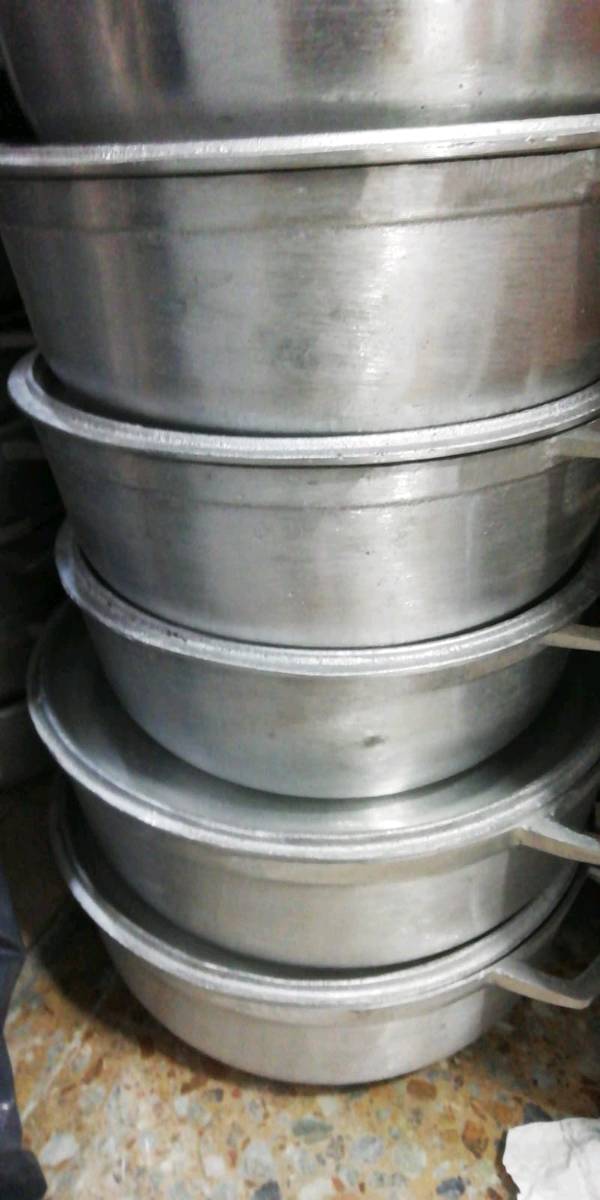 mixing_bowl, hot_pot, strainer