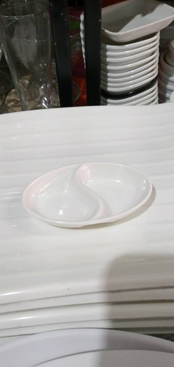 plate, microwave, dining_table