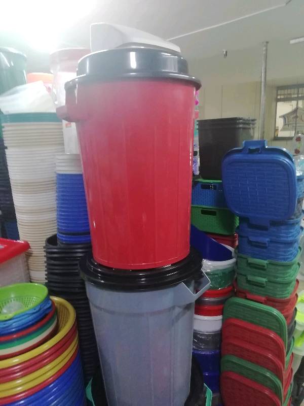 water_jug, bucket, coffee_mug