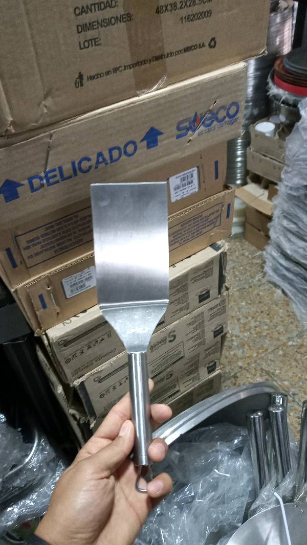 spatula, paintbrush, ladle