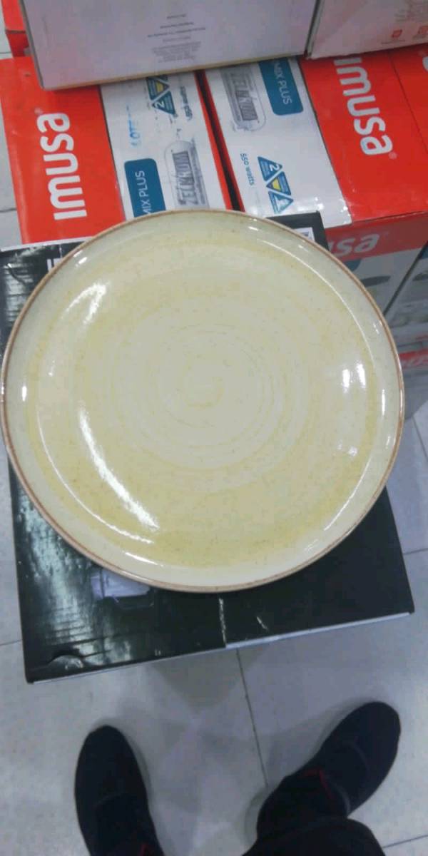 potter's_wheel, mixing_bowl, plate_rack