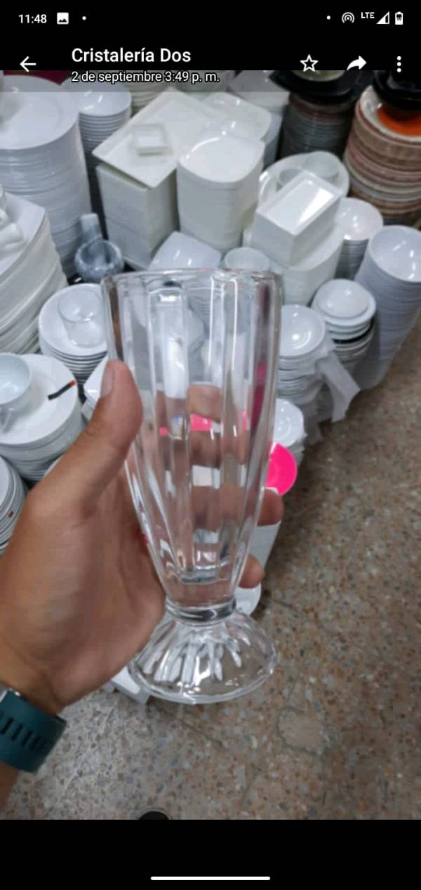 water_jug, goblet, beer_glass