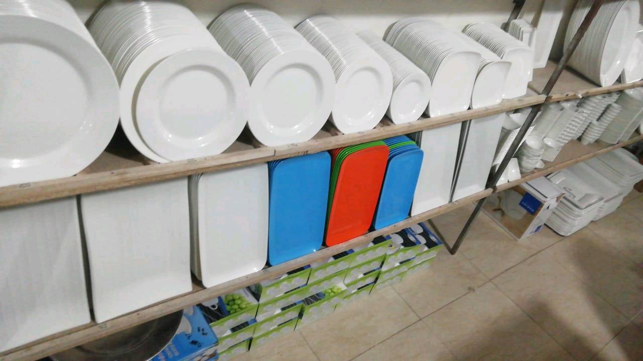 plate_rack, toilet_seat, toilet_tissue