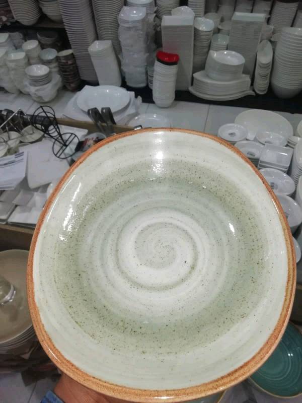 potter's_wheel, soup_bowl, spotlight