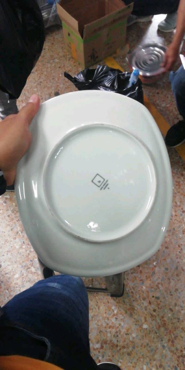 toilet_seat, Crock_Pot, mixing_bowl