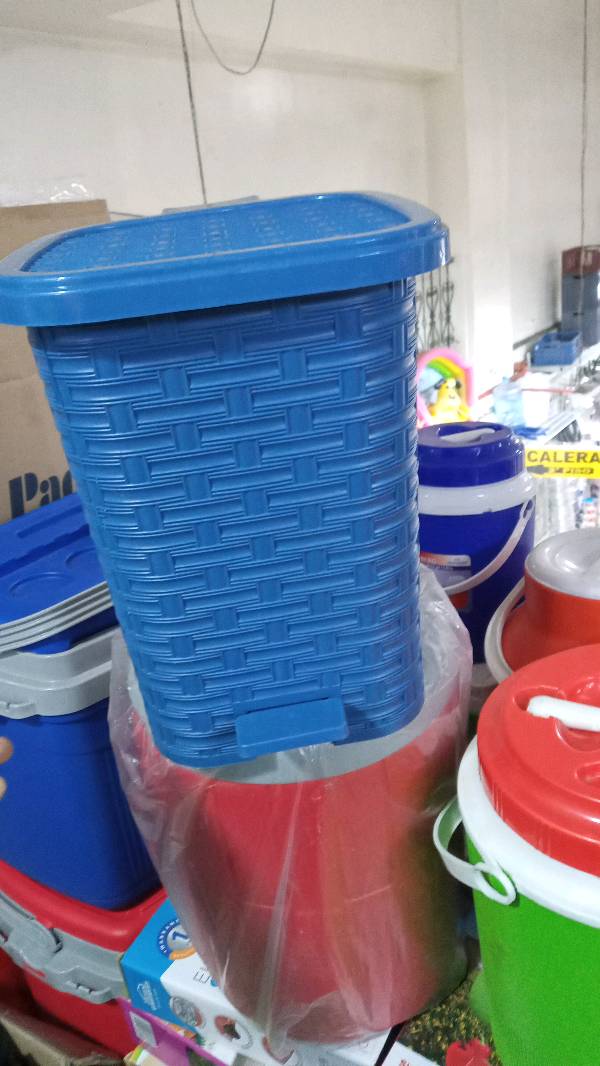 bucket, water_jug, barrel