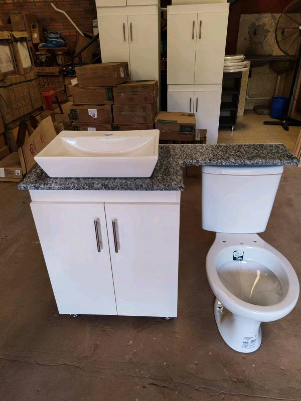 Combo muebles de baño con repisa más Inodoro y cisterna 