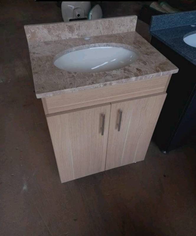 Mueble de baño con mesada de marmol 