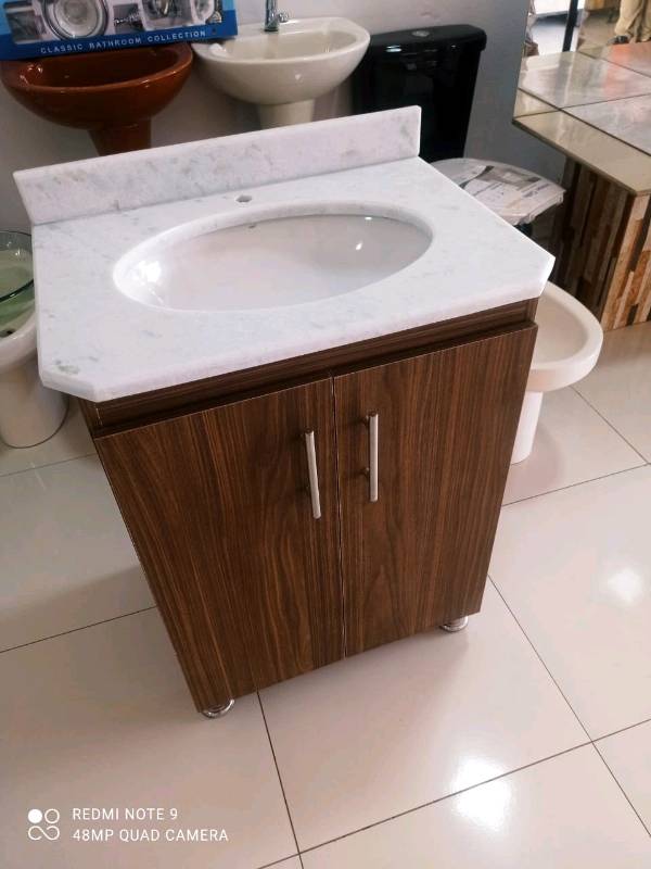 Mueble de baño con mesada de marmol 