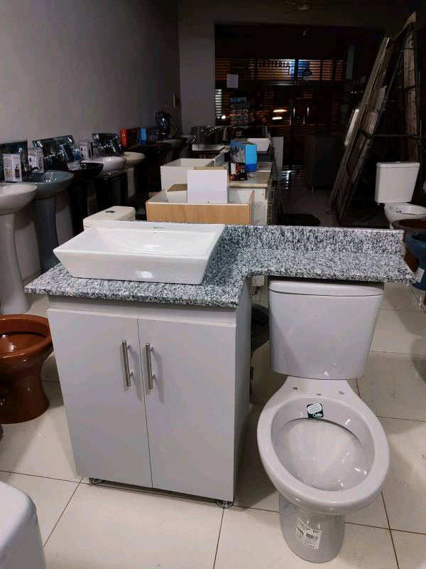 Combo muebles de baño con repisa mas Inodoro y cisterna 