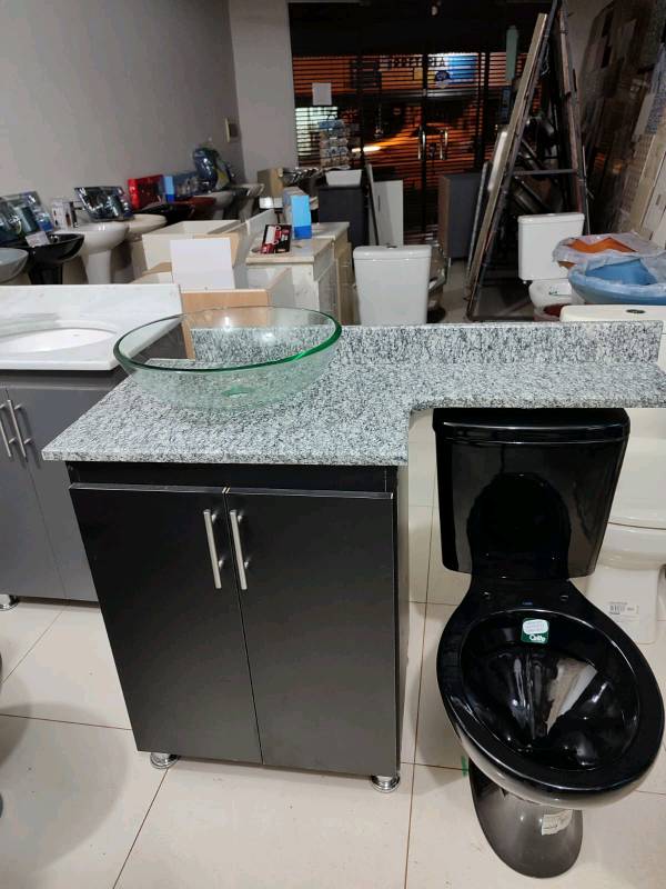 Combo muebles de baño con repisa mas Inodoro y cisterna 