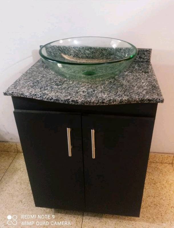 Mueble de baño con mesada de marmol Bacha de cristal 