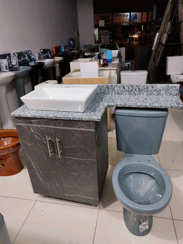 Combo muebles de baño con repisa mas Inodoro y cisterna 