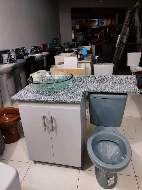 Combo muebles de baño con repisa mas Inodoro y cisterna 