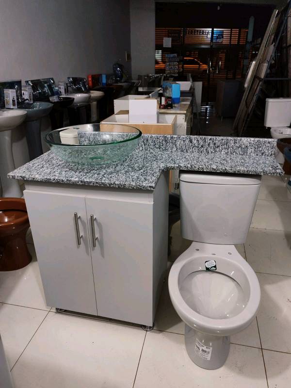 Combo muebles de baño con repisa mas Inodoro y cisterna 