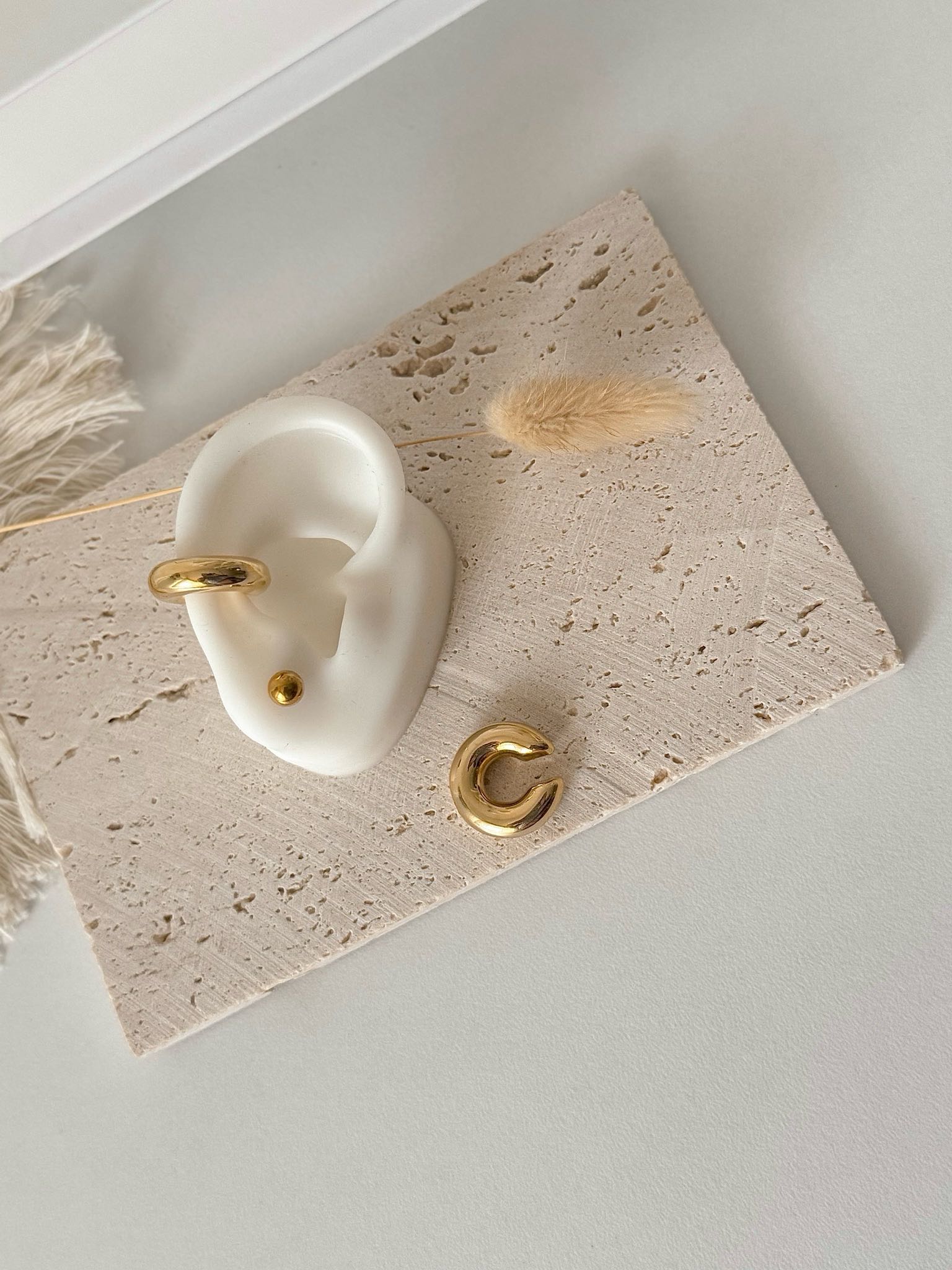 Dona Earcuff Gold