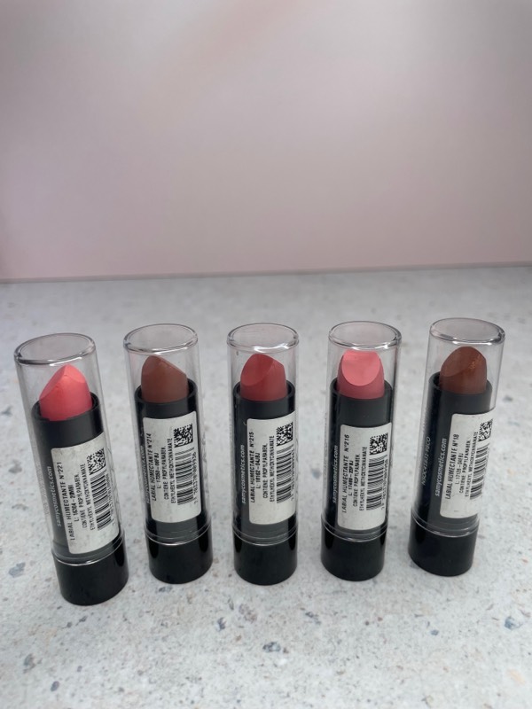 lipstick, face_powder, paintbrush