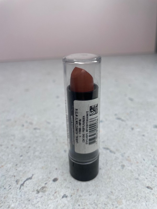 lipstick, syringe, pill_bottle
