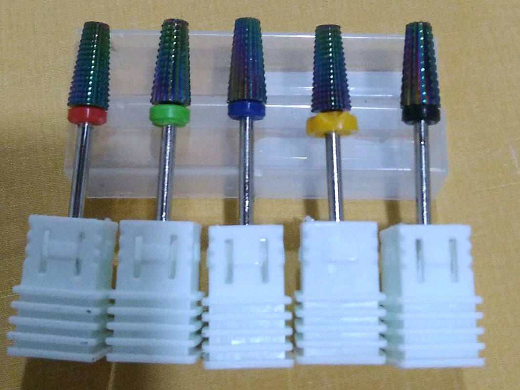 screwdriver, syringe, carpenter's_kit