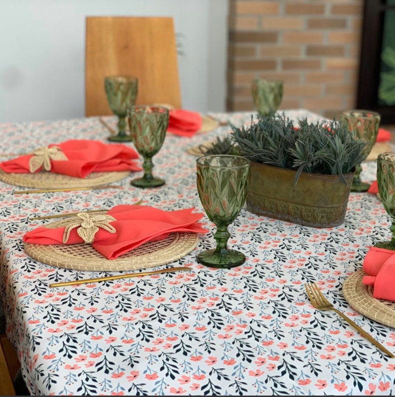 dining_table, restaurant, goblet