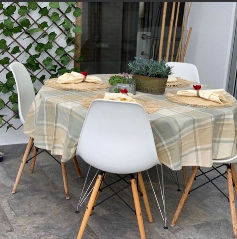 dining_table, folding_chair, restaurant