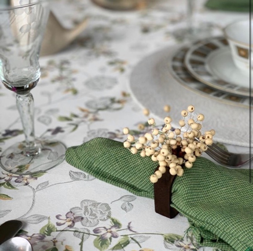 dining_table, goblet, restaurant