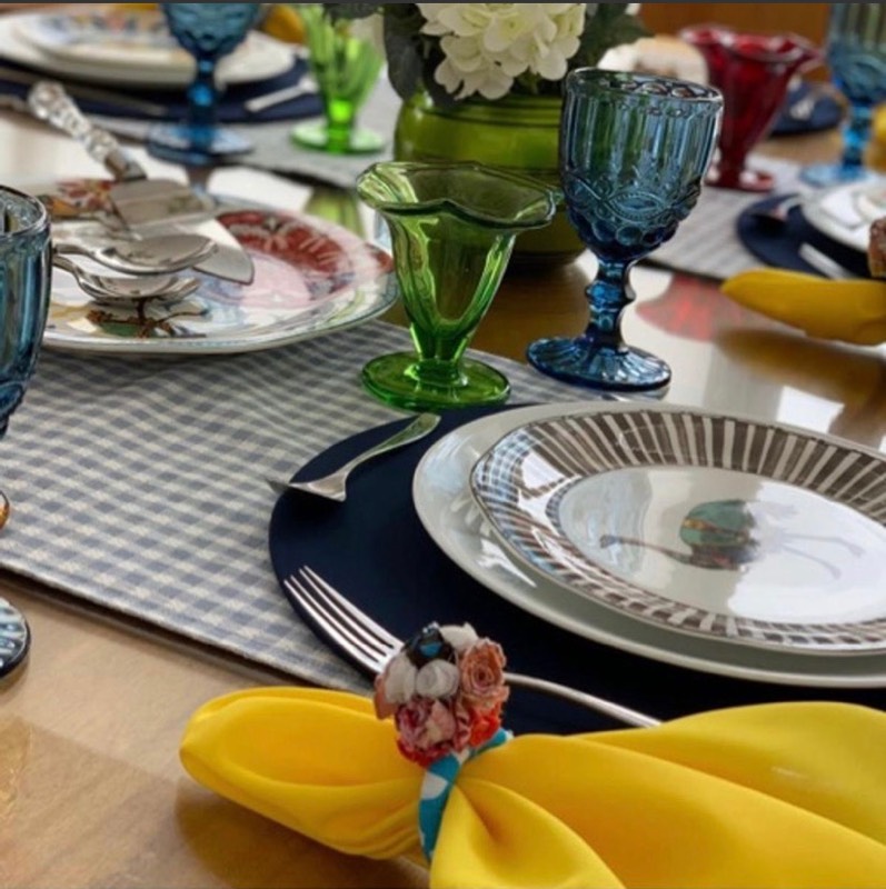 dining_table, plate, goblet