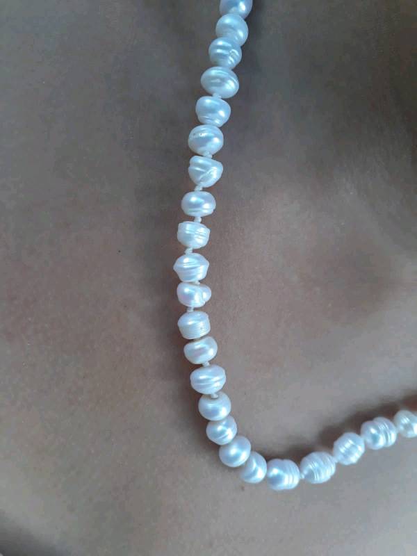 Collar de perlas de río – Ezzy Ac