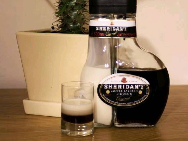 Sheridan's Licor de Café Es un exquisito y delicioso licor doble,  totalmente natural compuesto de crema de vainilla y licor de café y…