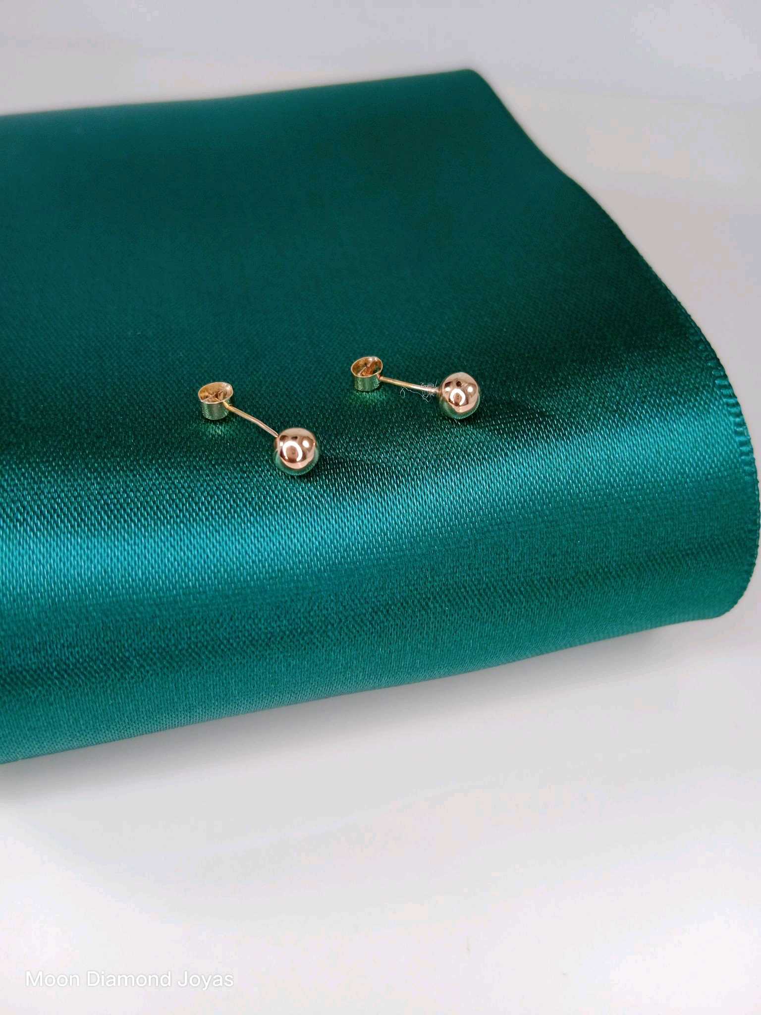 Aretes Bolita Oro 18k