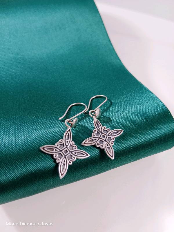 Aretes Nudo de Bruja🎁