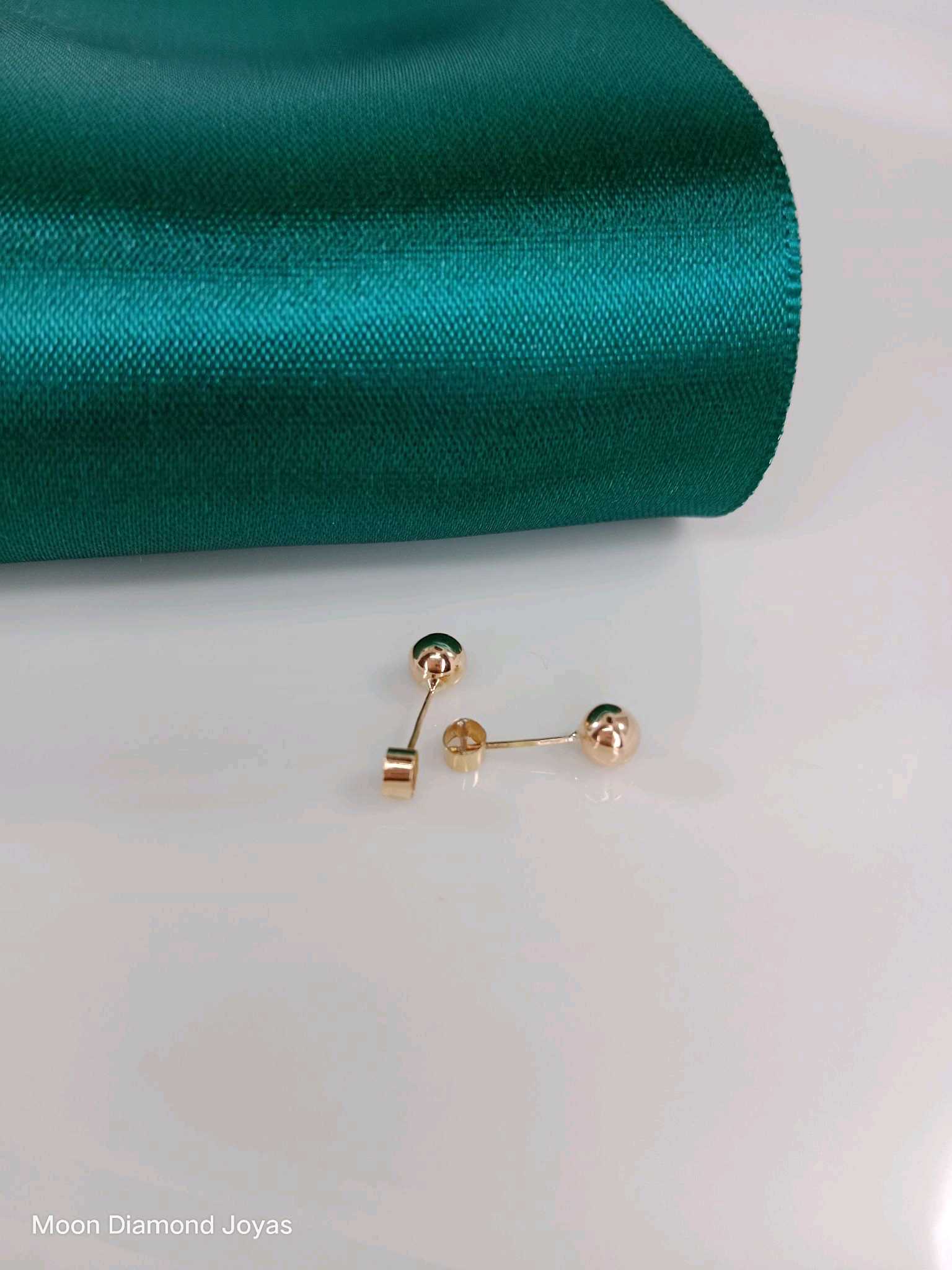 Aretes Bolita Oro 18k