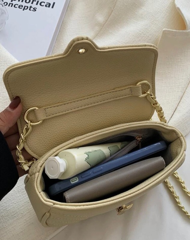 purse, mailbag, seat_belt