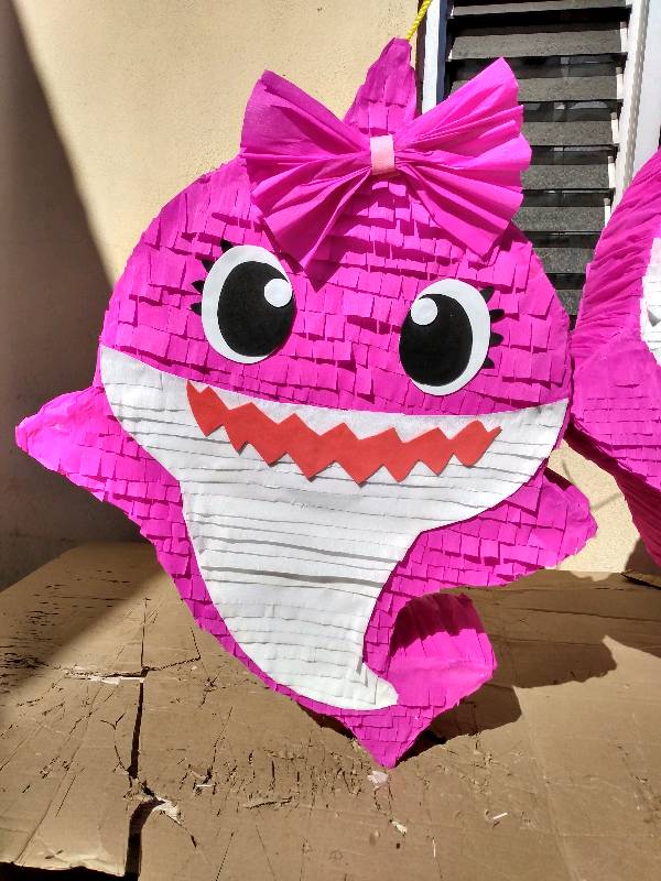 Piñata Baby Shark. Piñatas Infantiles.