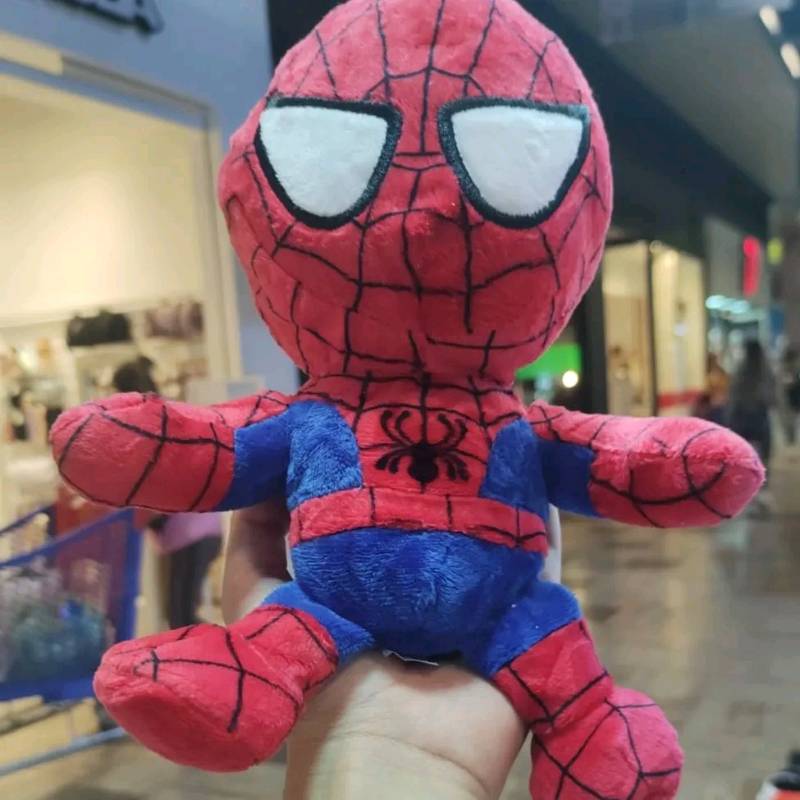 Personaje en peluche Spiderman