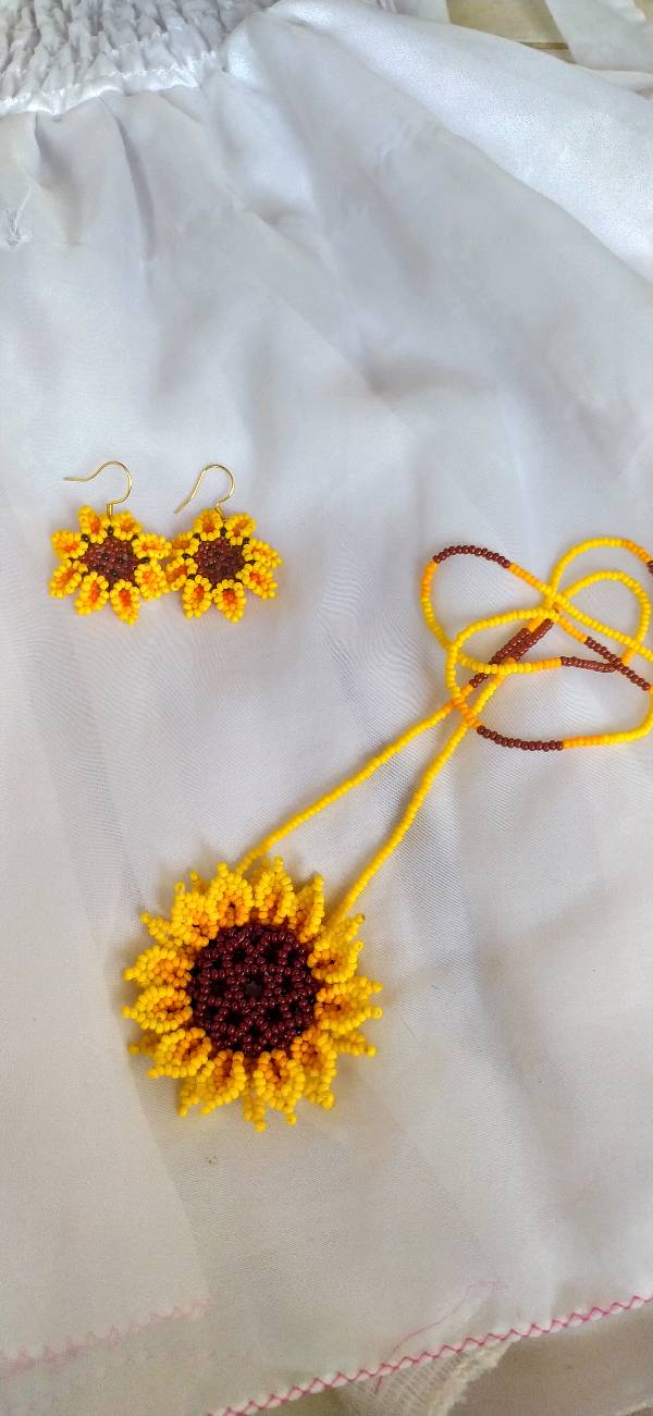 Conjunto de girasol en Cartago