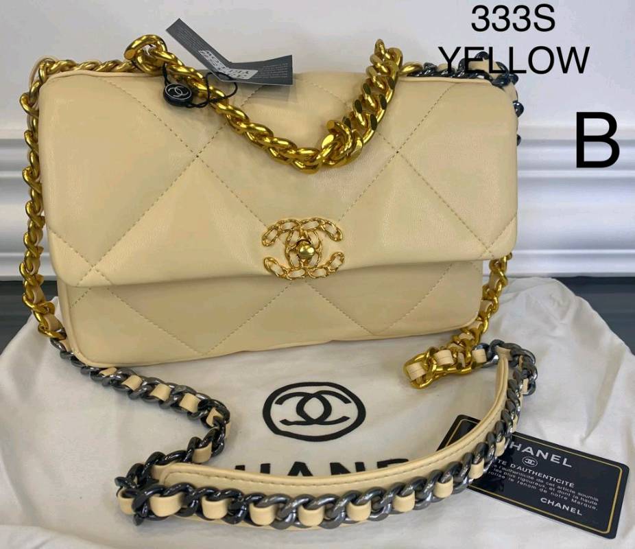 purse, mailbag, necklace