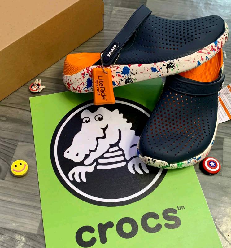 Zapatillas de hombre crocs colombianas en Machala