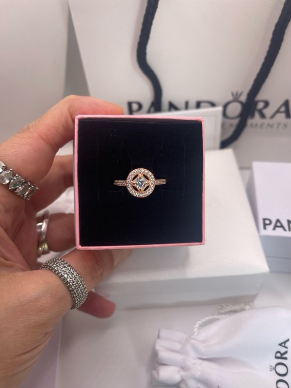 Anillo Pandora rose gold talla 8.5