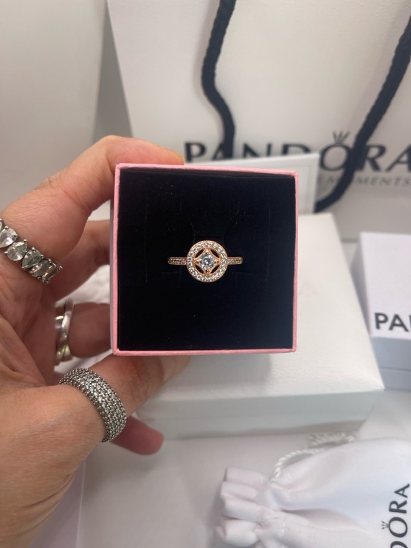 Anillo Pandora rose gold talla 8.5