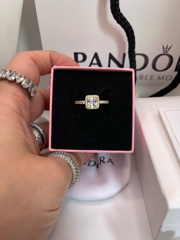 Anillo Pandora con baño gold talla 7