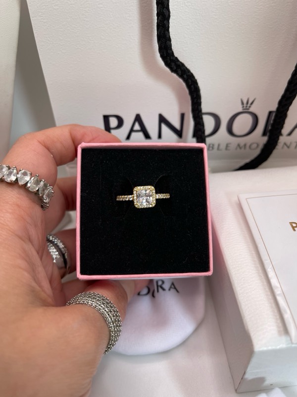 Anillo Pandora con baño gold talla 7