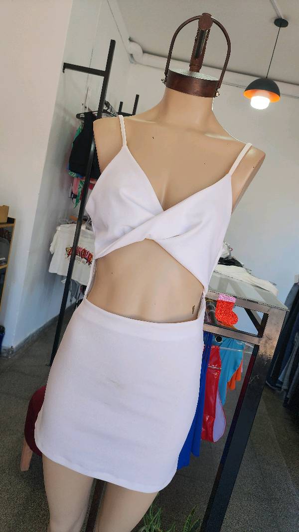 Vestido blanco abertura 